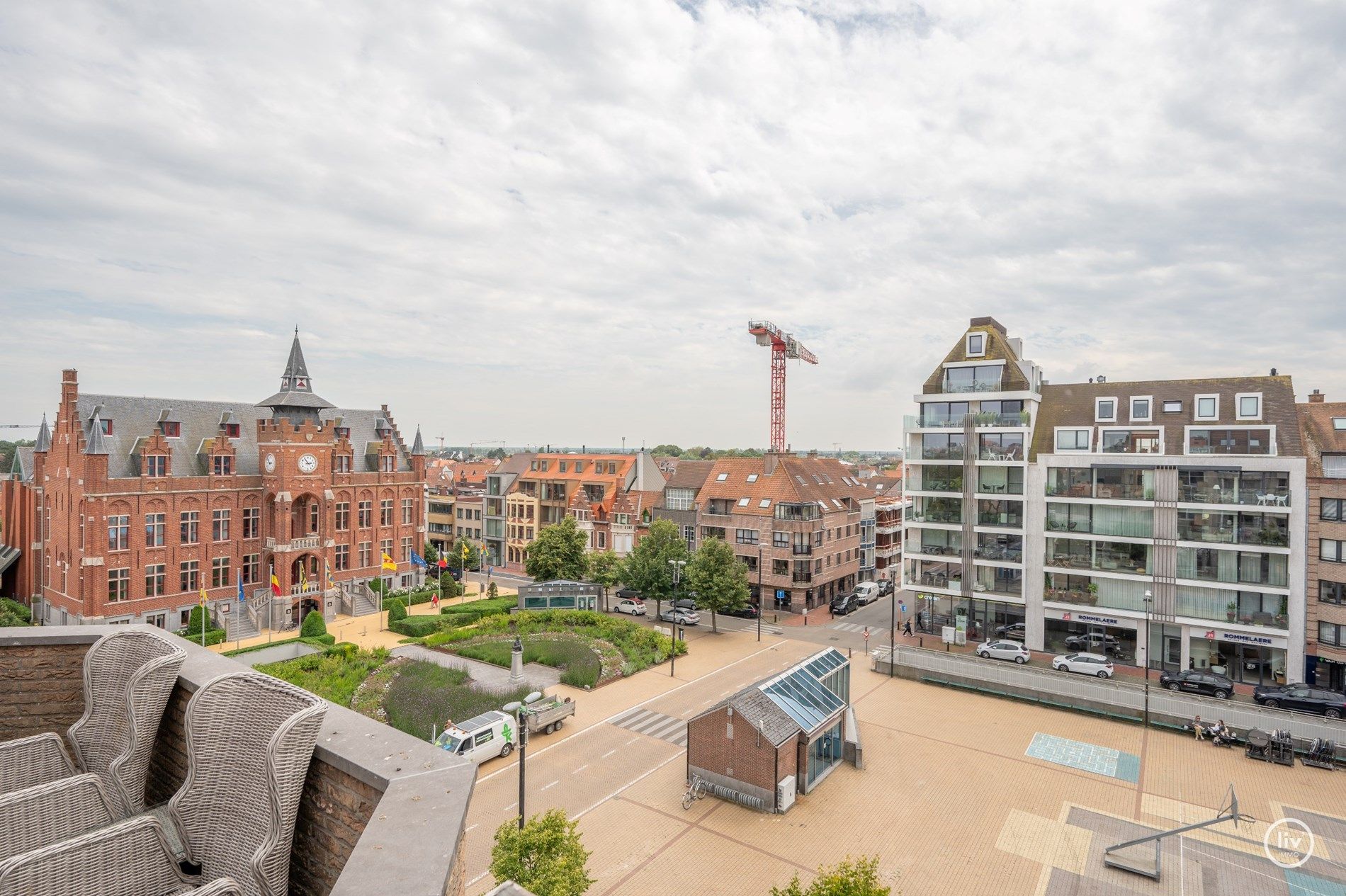 Penthouse met 1 slaapkamer met voor en achterterras in een kleine mede-eigendom met lage lasten. foto 1