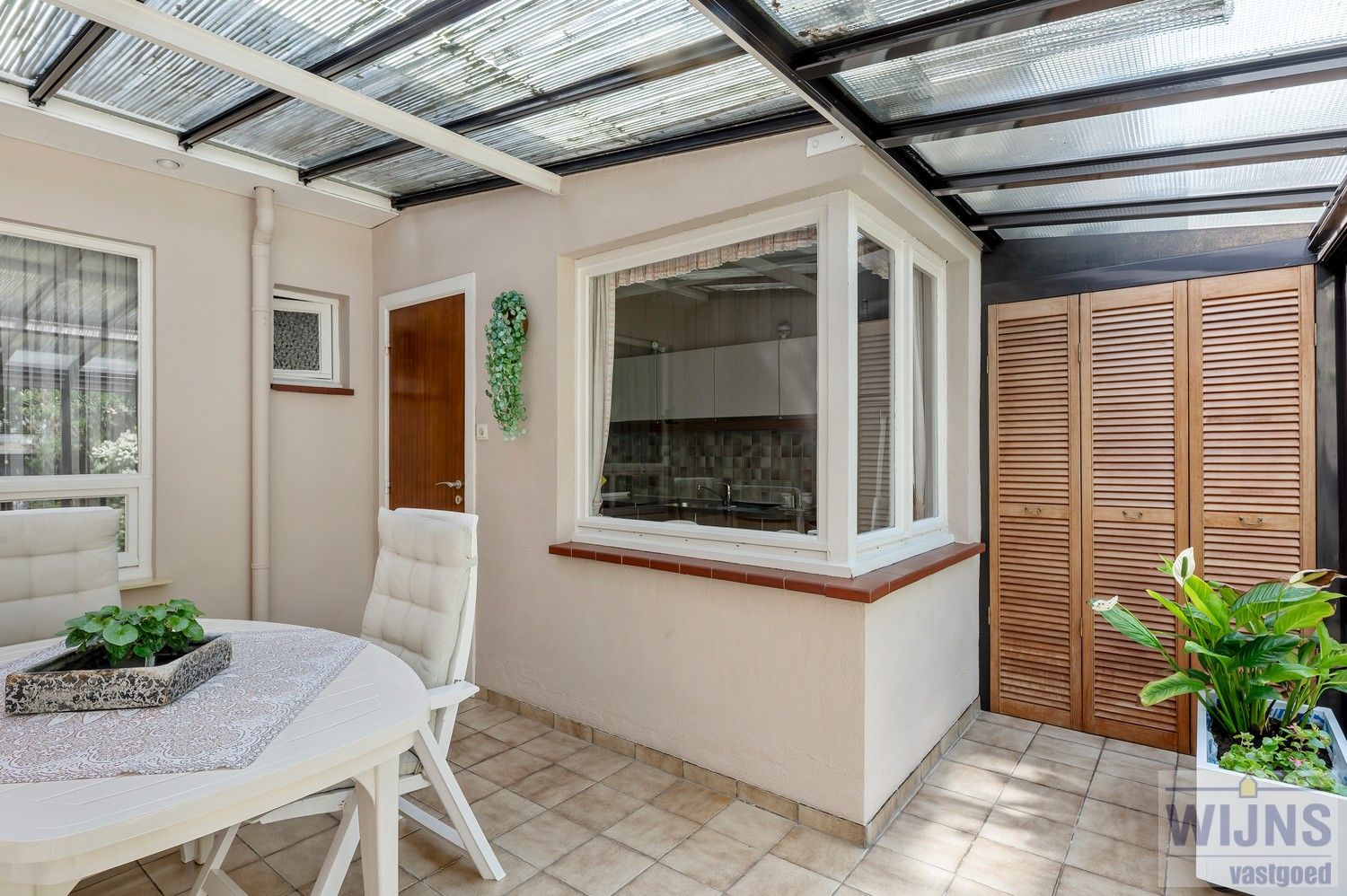 Rijwoning met twee slaapkamers, tuin en garage. foto 12