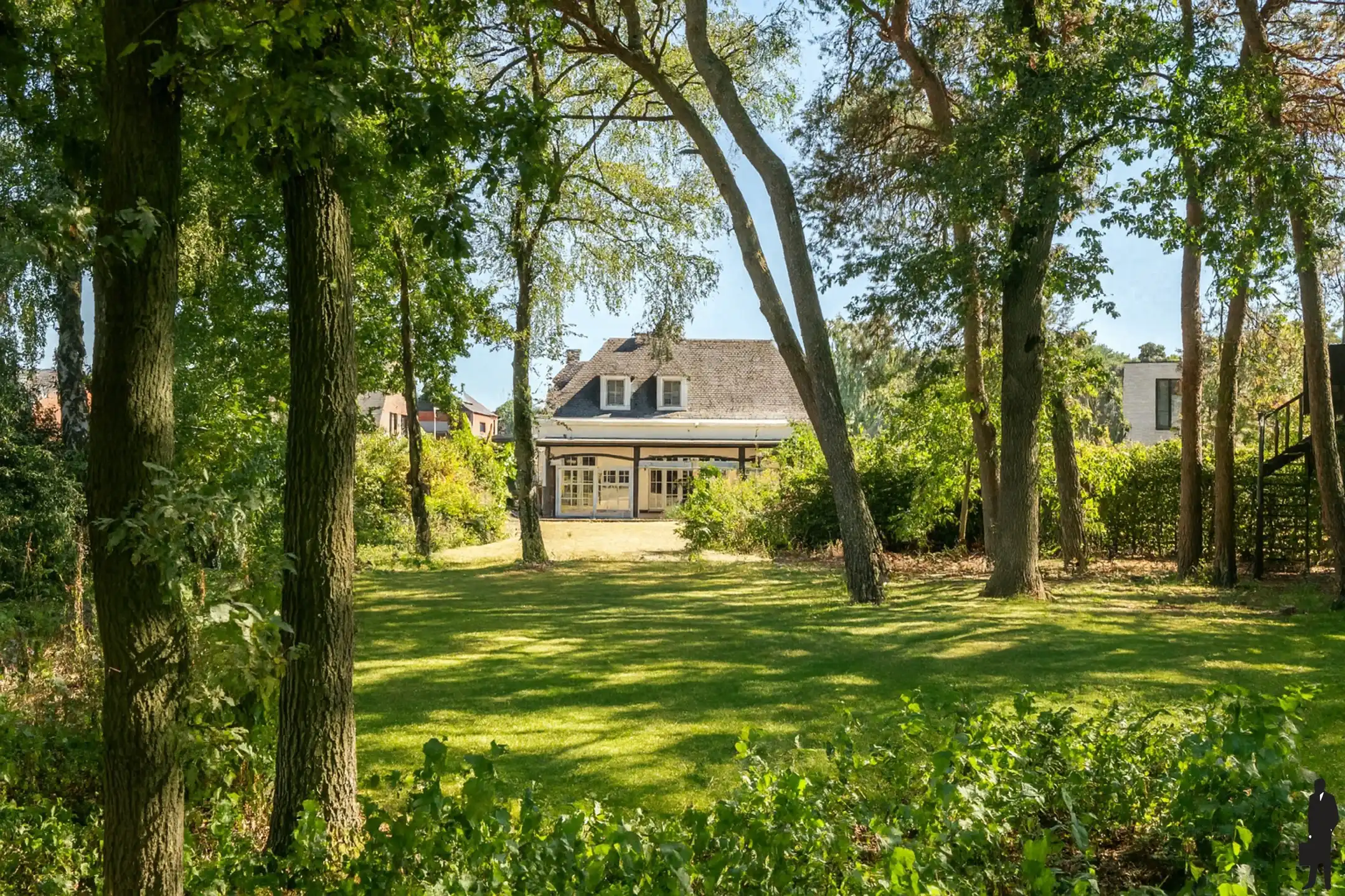 Uitzonderlijk gelegen villa nabij groen op grond van 2.785m² foto 22