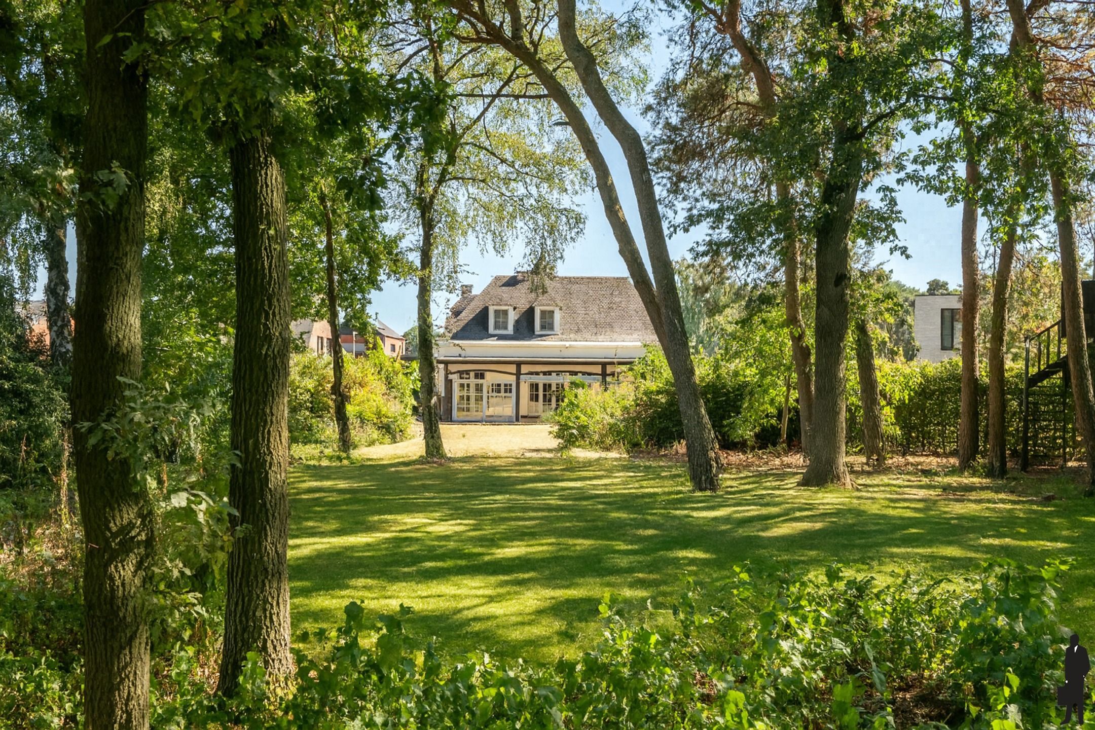 Uitzonderlijk gelegen villa nabij groen op grond van 2.785m² foto 22