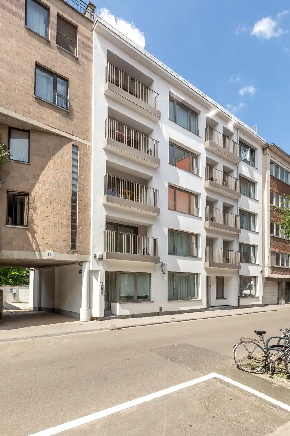 Deels bemeubeld 1-slaapkamer appartement foto 13
