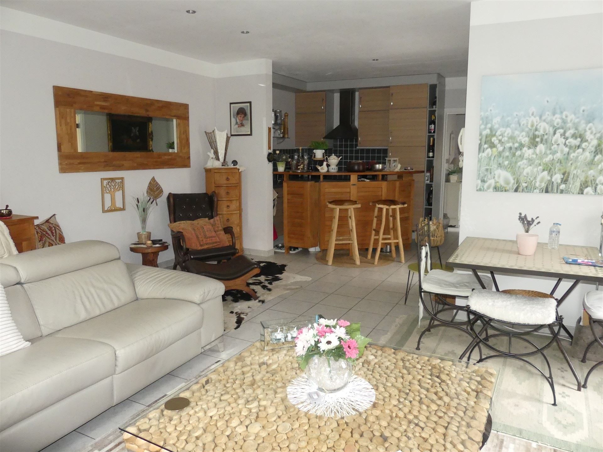Stijlvol appartement met 2 slaapkamers en grote tuin! foto 6