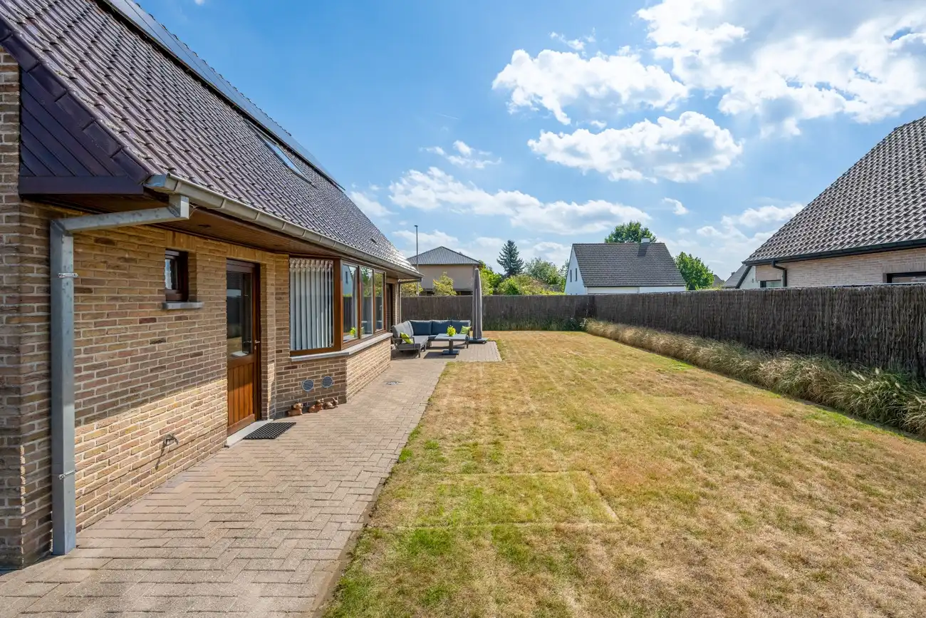 Degelijke alleenstaande villa met inpandige garage en zonnige tuin op een heel rustige toplocatie nabij het centrum van Lochristi! foto 20