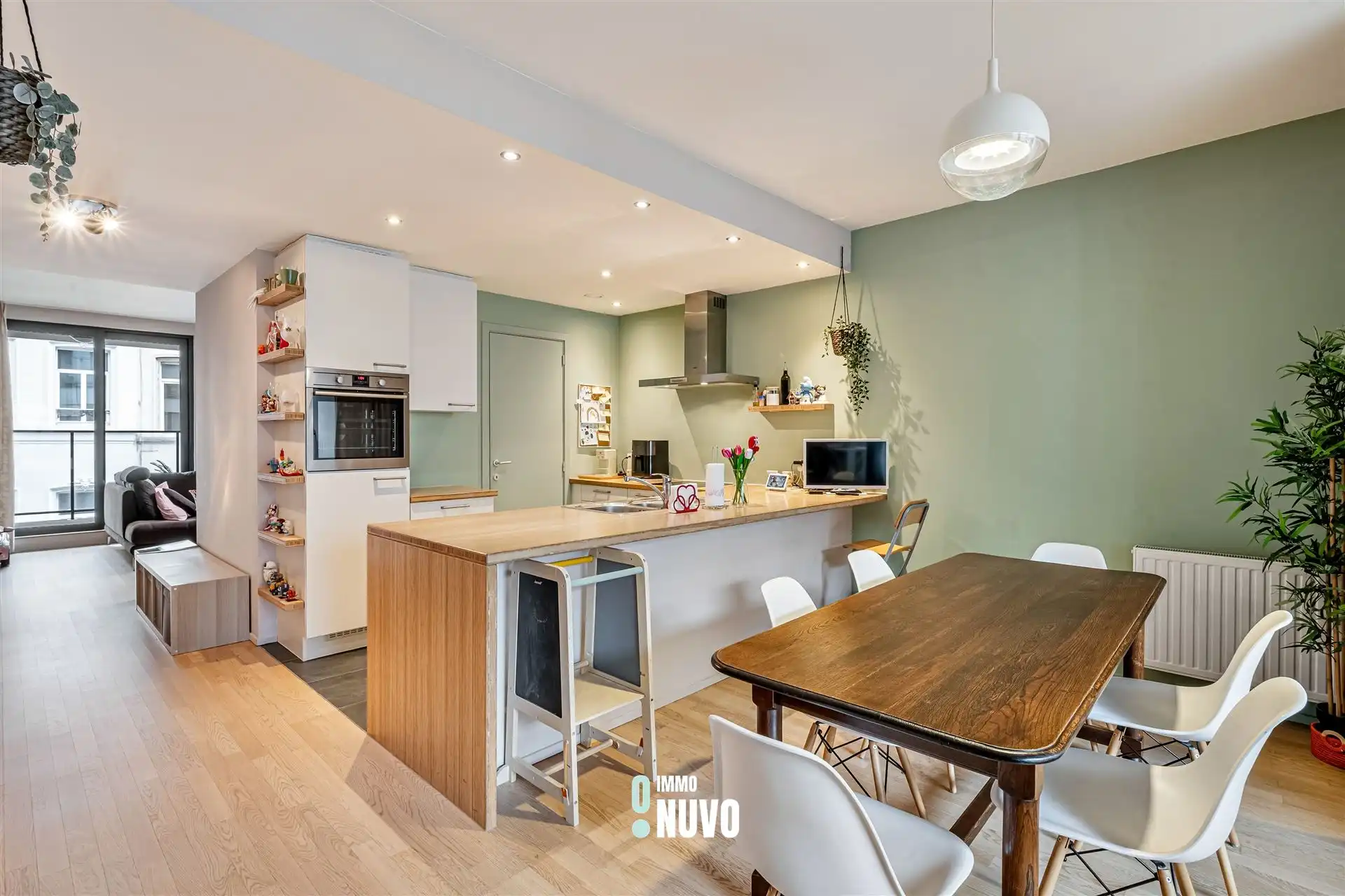 Lichtrijk 2‑slpk appartement in Europese wijk foto {{pictureIndex}}