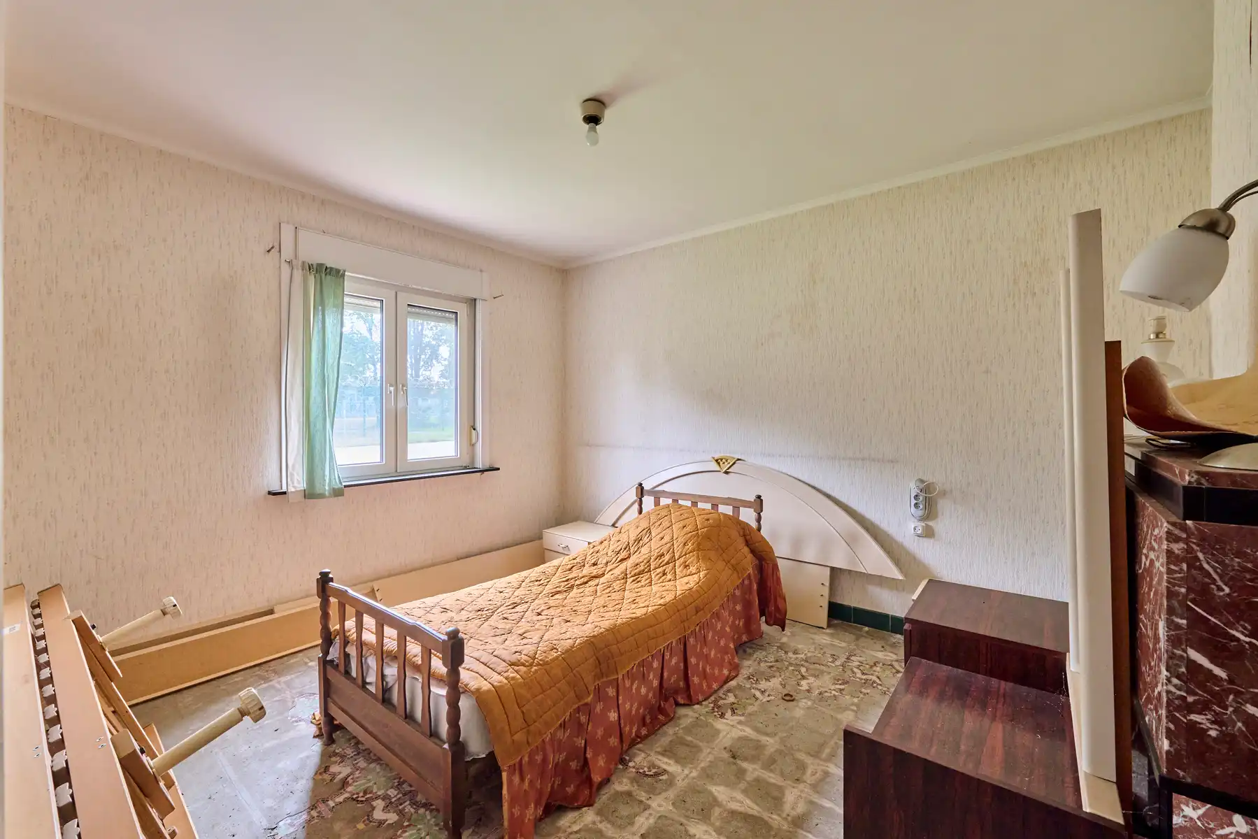Woning met potentieel op een ruim perceel van 23a foto 9