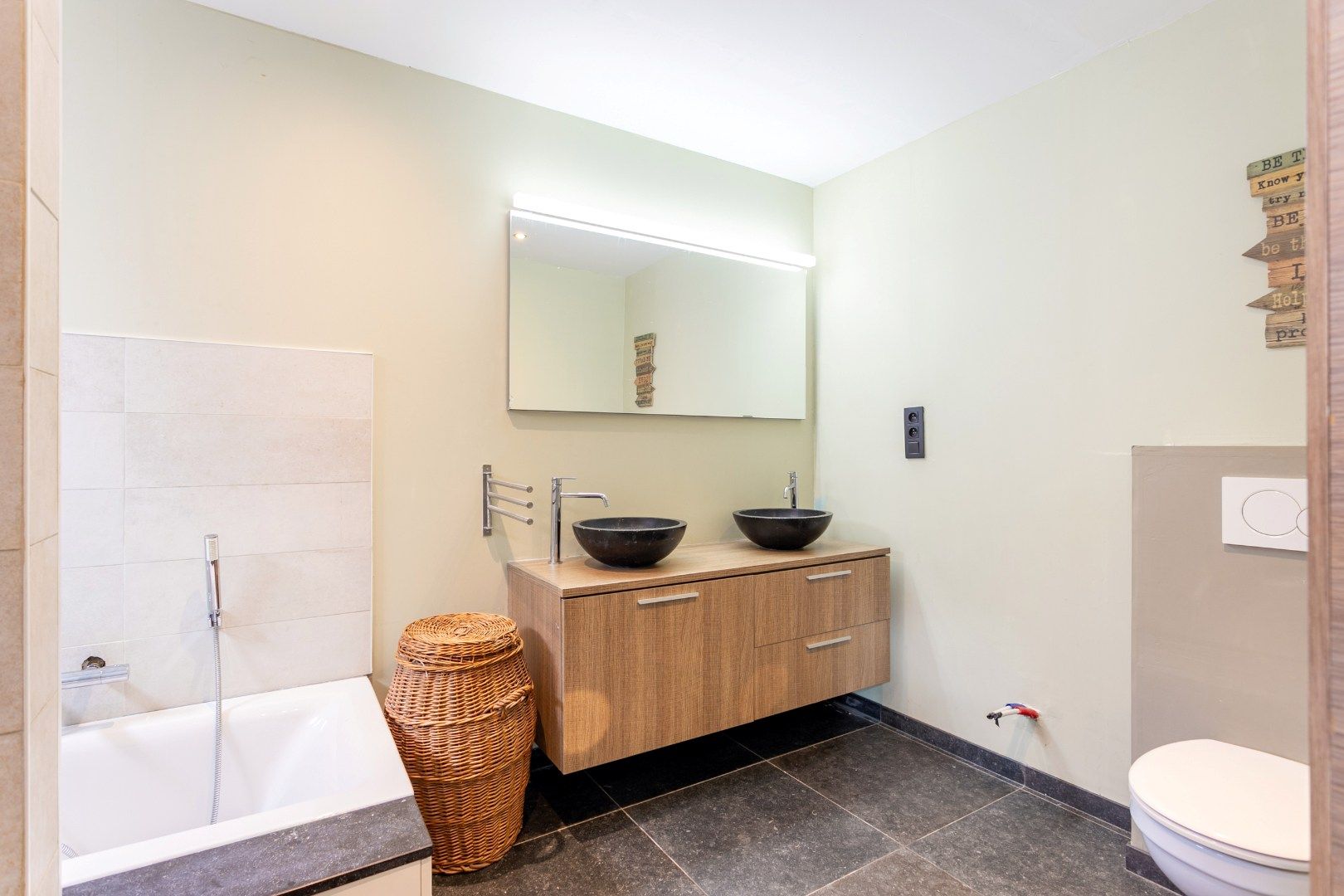 Instapklare woning op 9a30, met 3 slpks, garage en tuin  foto 17
