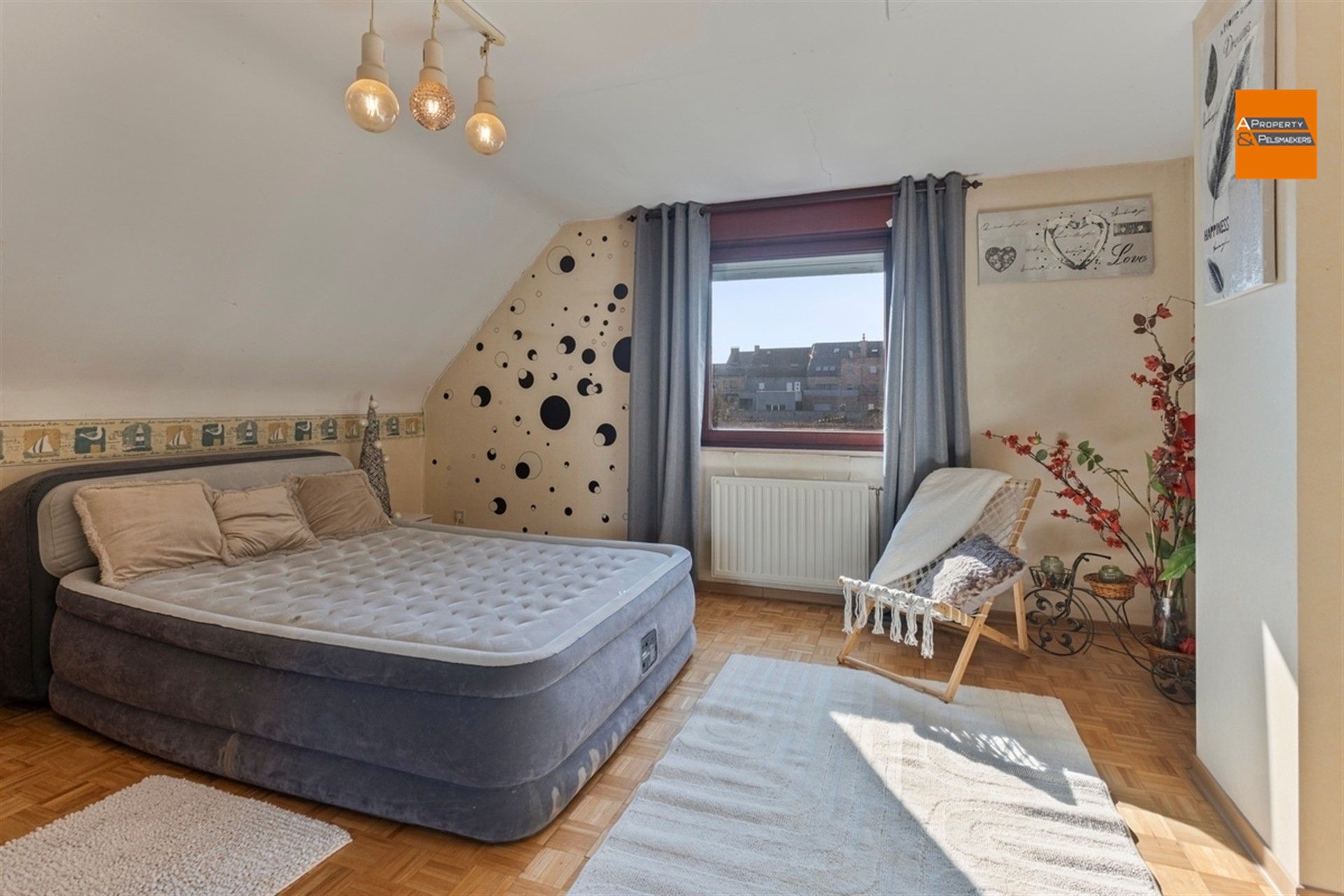 Ruime villa  met 5 slpk, garage en grote tuin foto 16