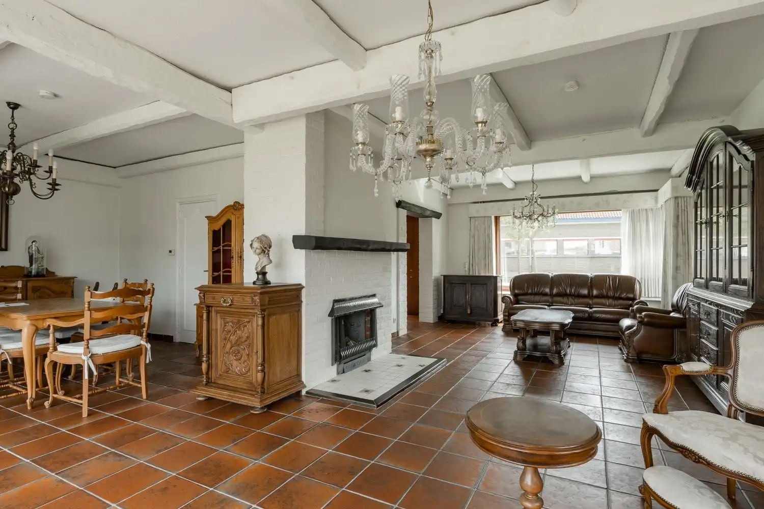 Charmante op te frissen woning van 187 m² op een toplocatie in Pelt! foto 7