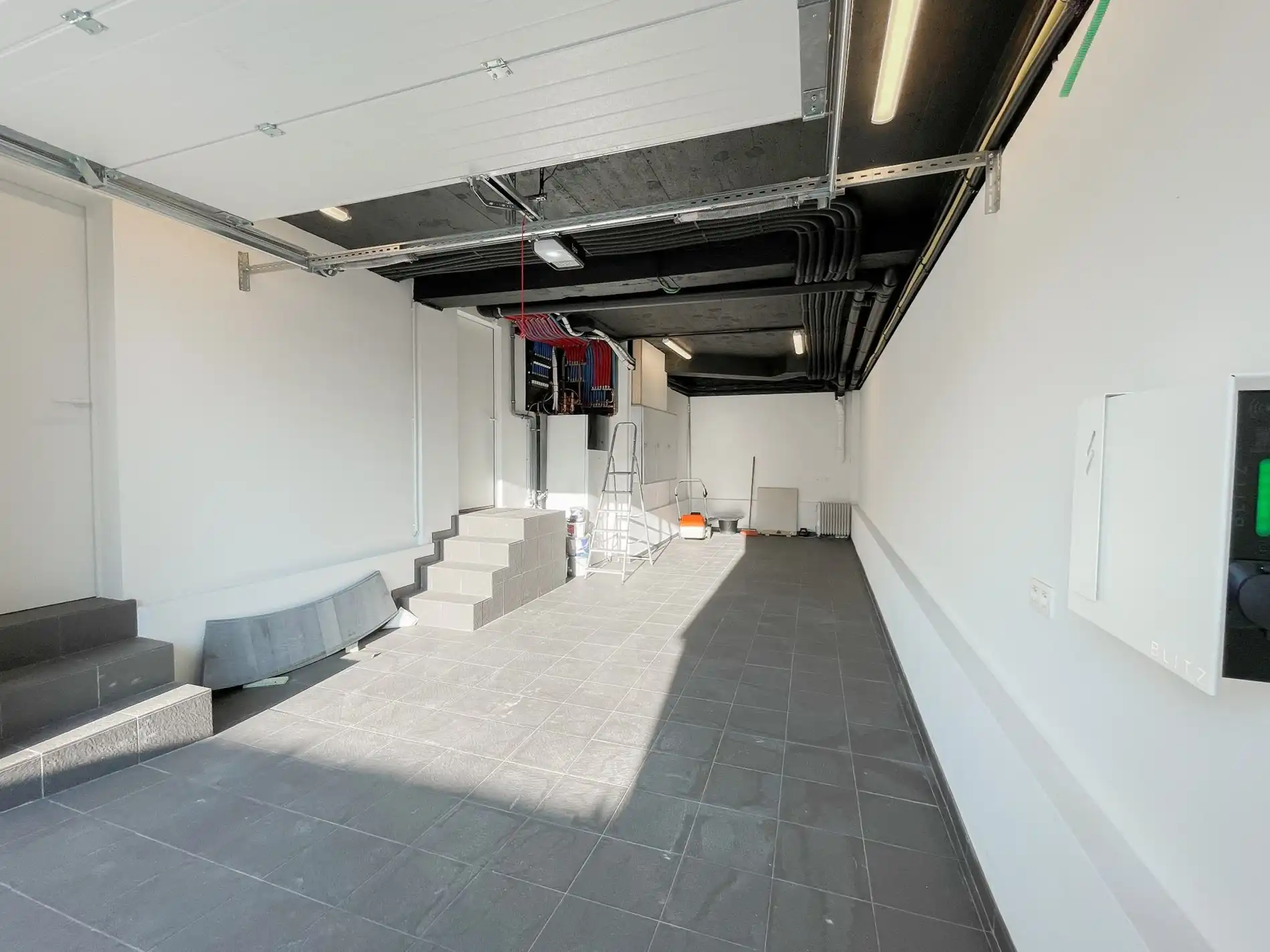 Exclusieve villa: Uitzonderlijk volledig gerenoveerde villa met frontaal zeezicht. foto 47