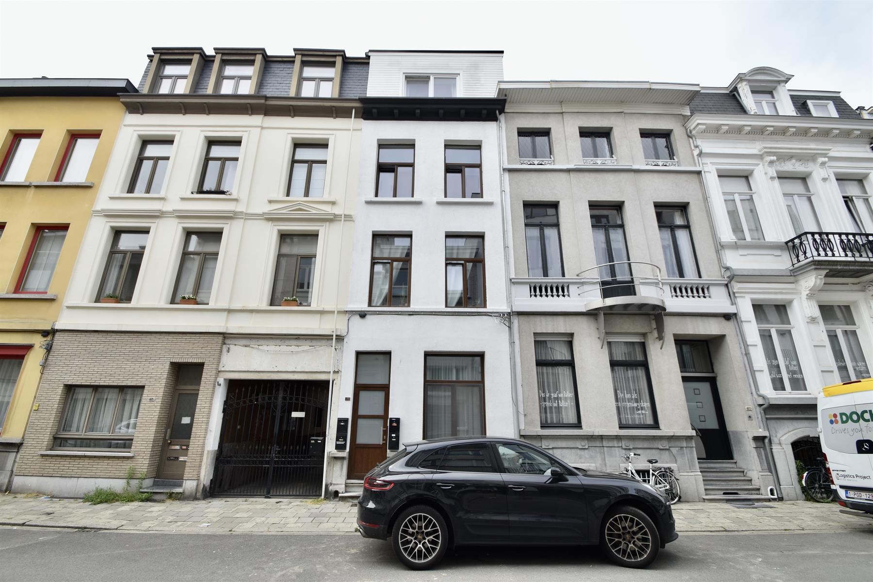 ANTWERPEN - Mooi gerenoveerd appartement nabij het hippe Zuid! foto 8