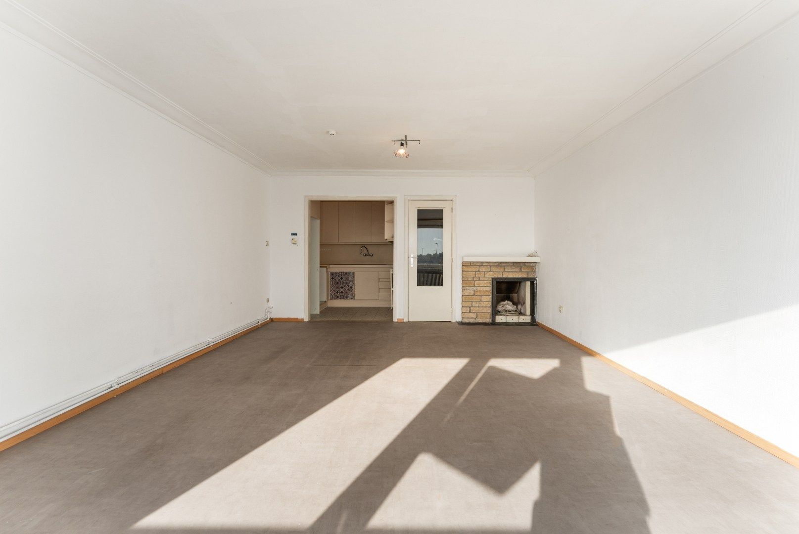 Te renoveren 1-slaapkamerappartement met uitzicht foto 3