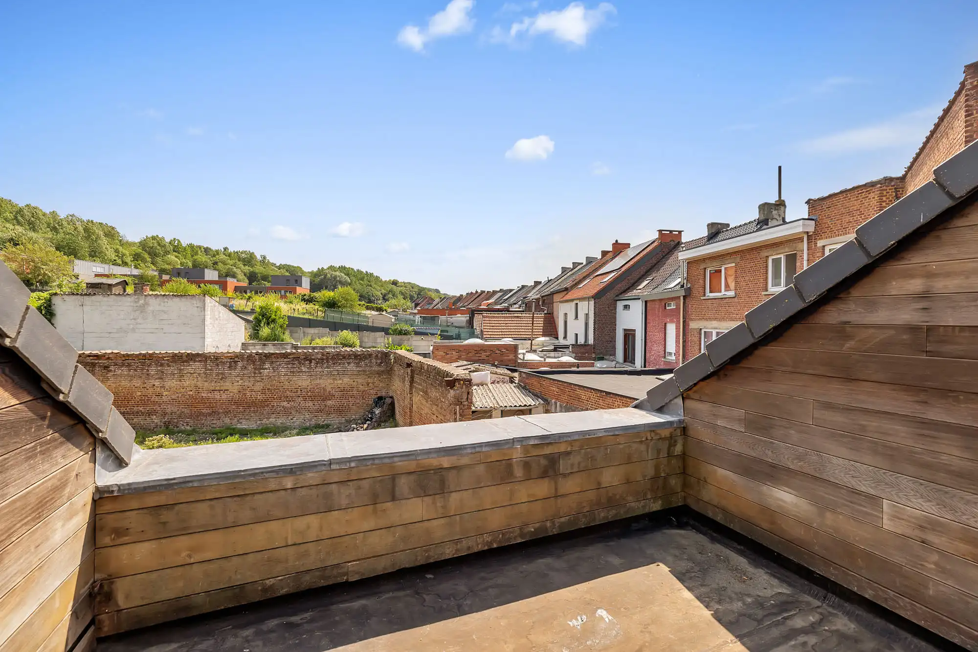 Instapklaar triplex of opbrengsteigendom met 5 slpks 2 badk. foto 4