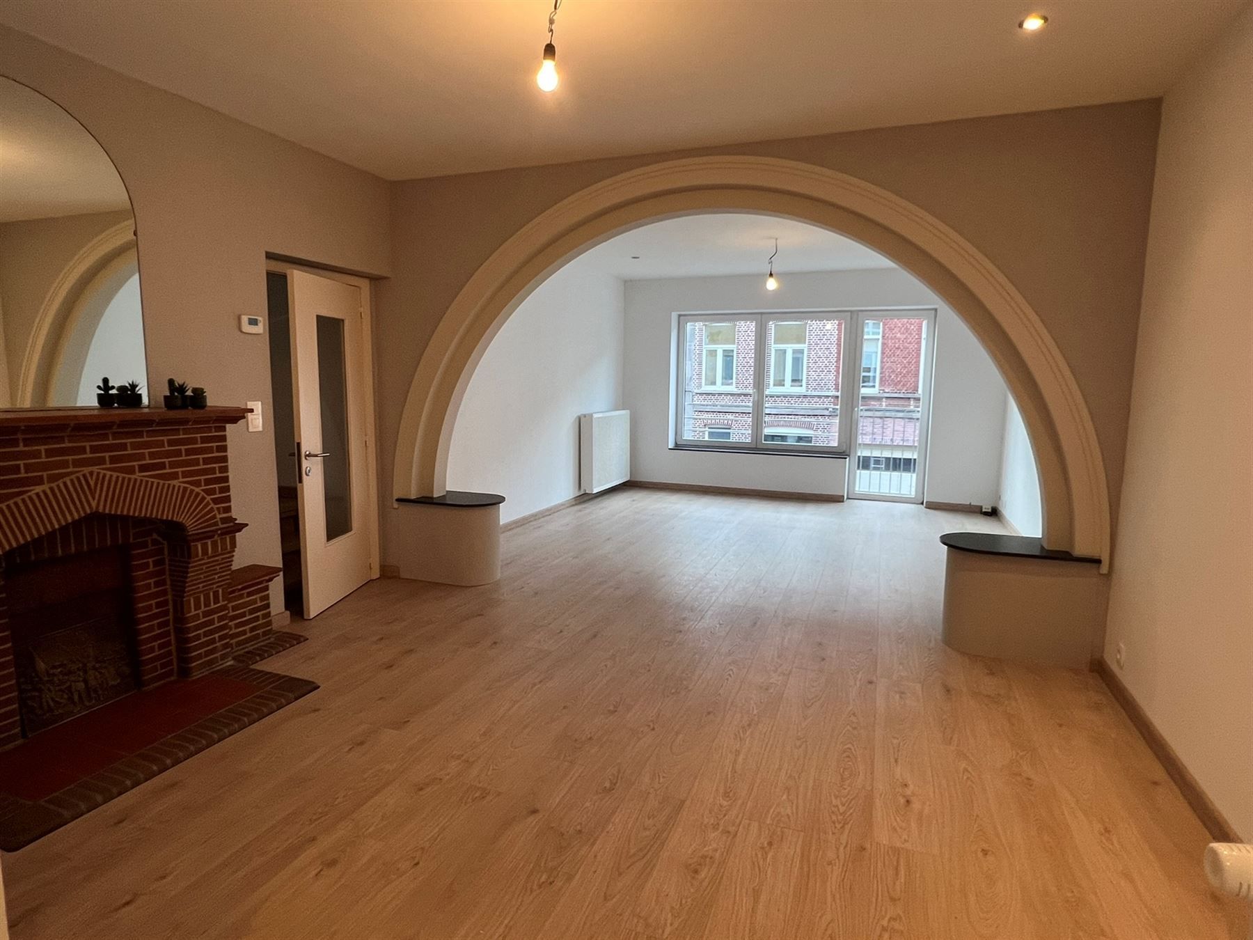 Gerenoveerd ruim stadsappartement foto 3