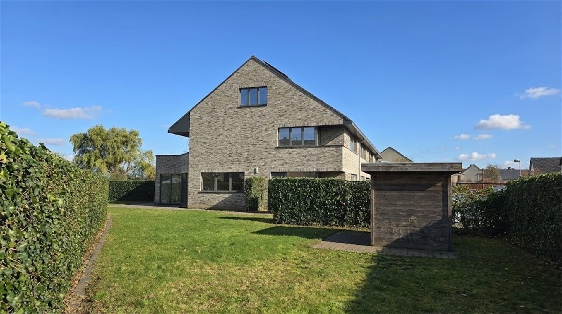 Moderne, energiezuinige woning (200m²) met 4 slaapkamers en tuin foto {{pictureIndex}}