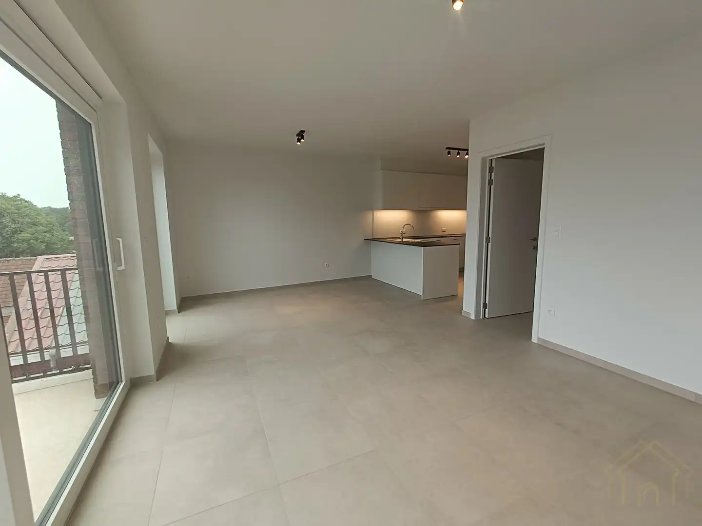 Instapklaar appartement met twee slaapkamers en garage, zuidgericht! foto 6