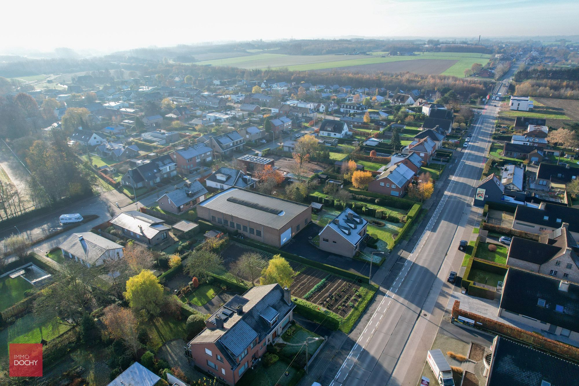 Alleenstaande woning met ruim magazijn (575m²) foto 3