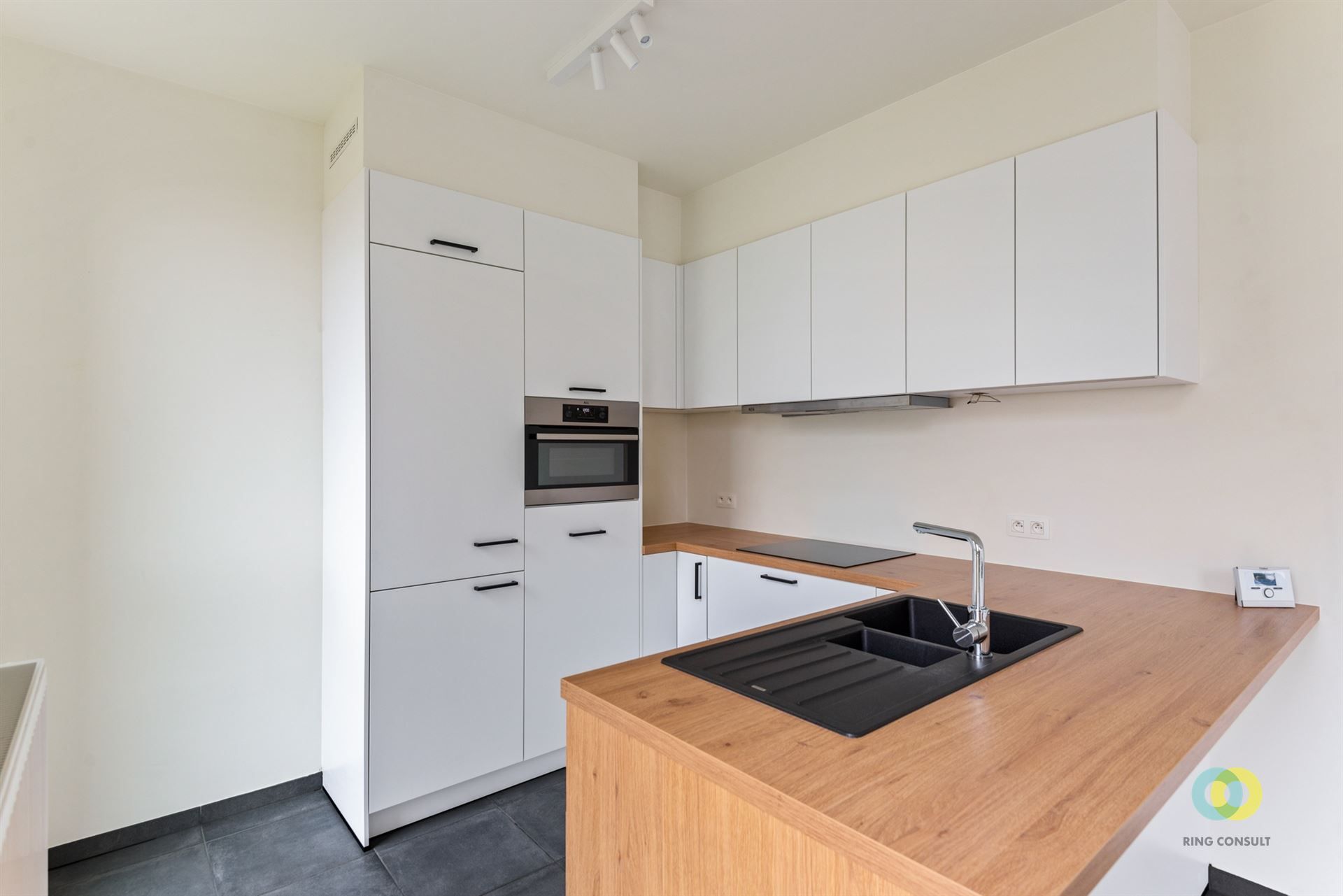 Mooi appartement met twee kamers en terras foto 6