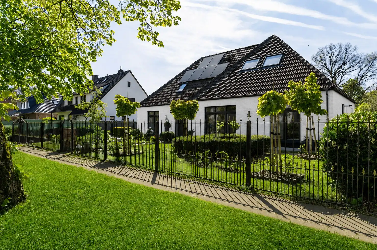 Verrassend ruime woning met zuidwest tuin op topligging! foto 2
