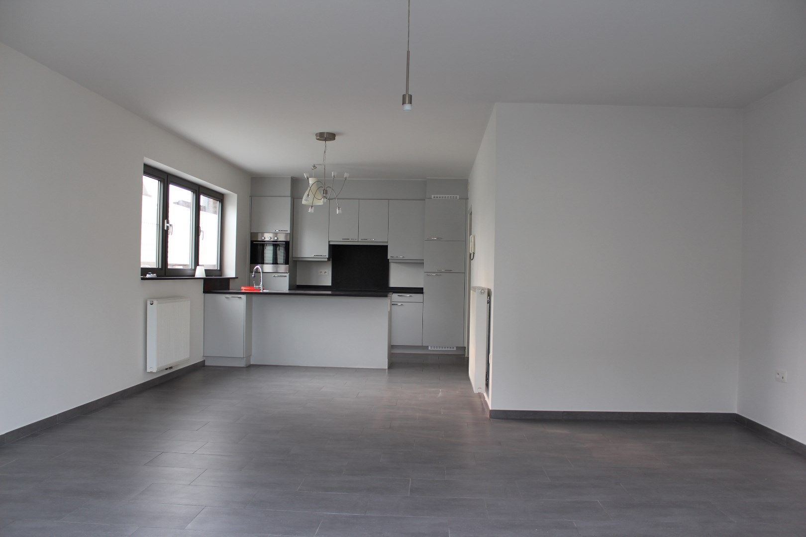 Ruim en gezellig gelijkvloers appartement nabij Lommel Centrum foto 2