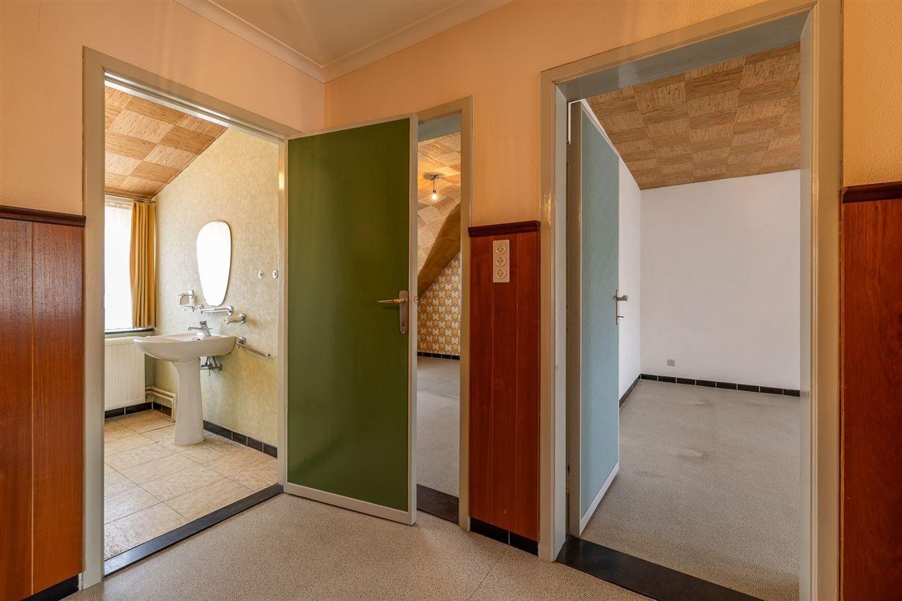 Nabij station en invalswegen, zeer degelijk woonhuis  foto 20