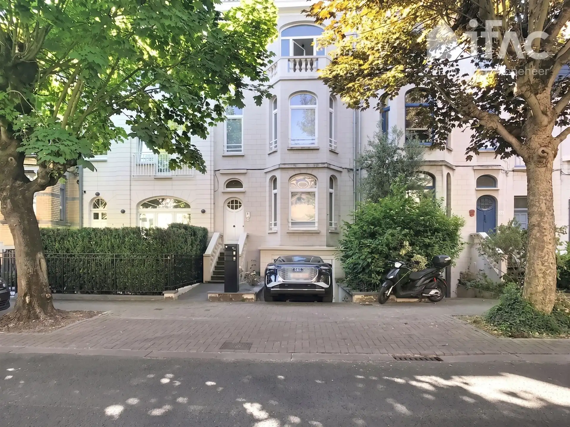 Prachtig afgewerkt duplex appartement met garage foto {{pictureIndex}}