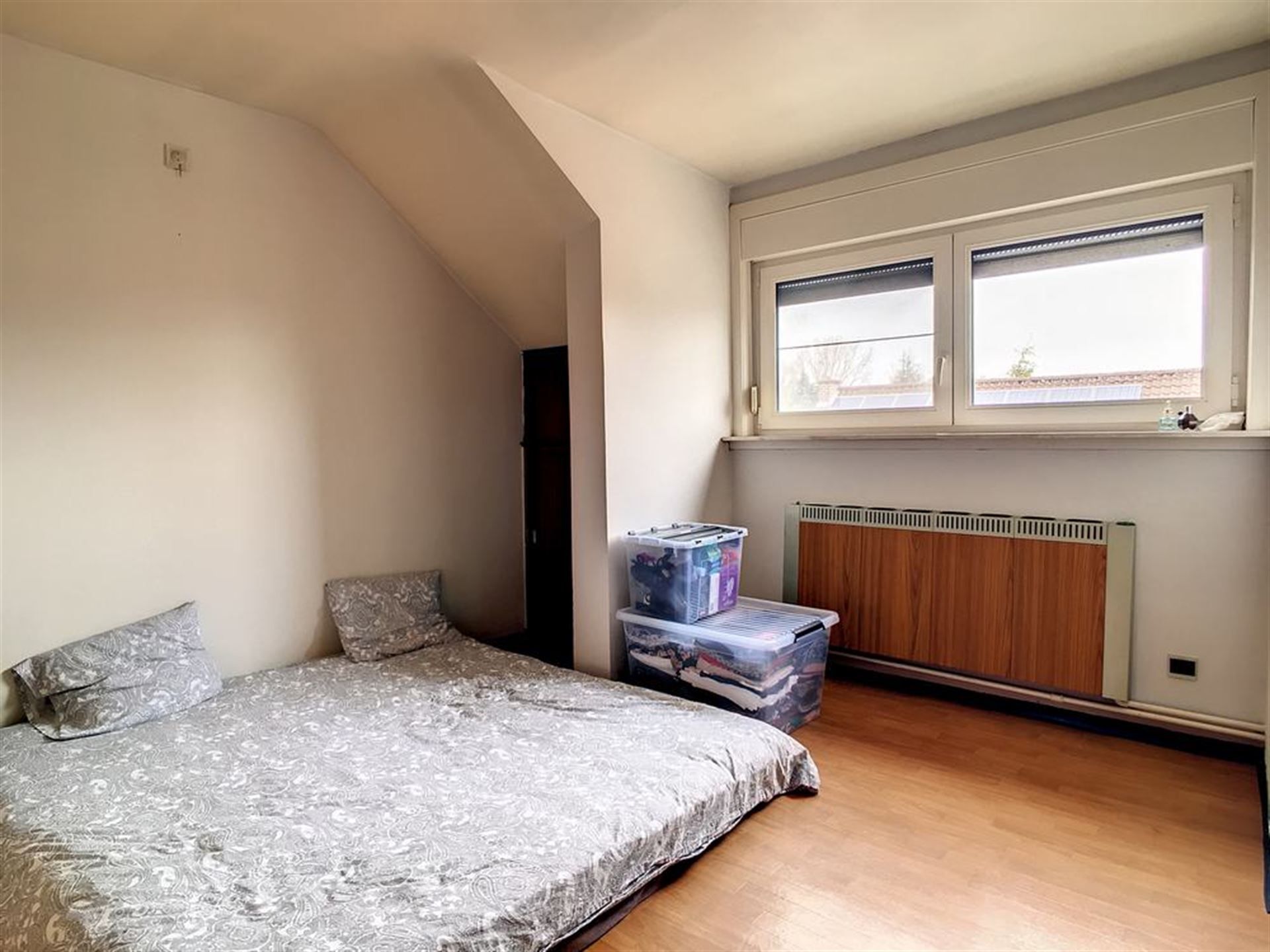Bel-étage met 2 ruime slaapkamers en garage foto 6