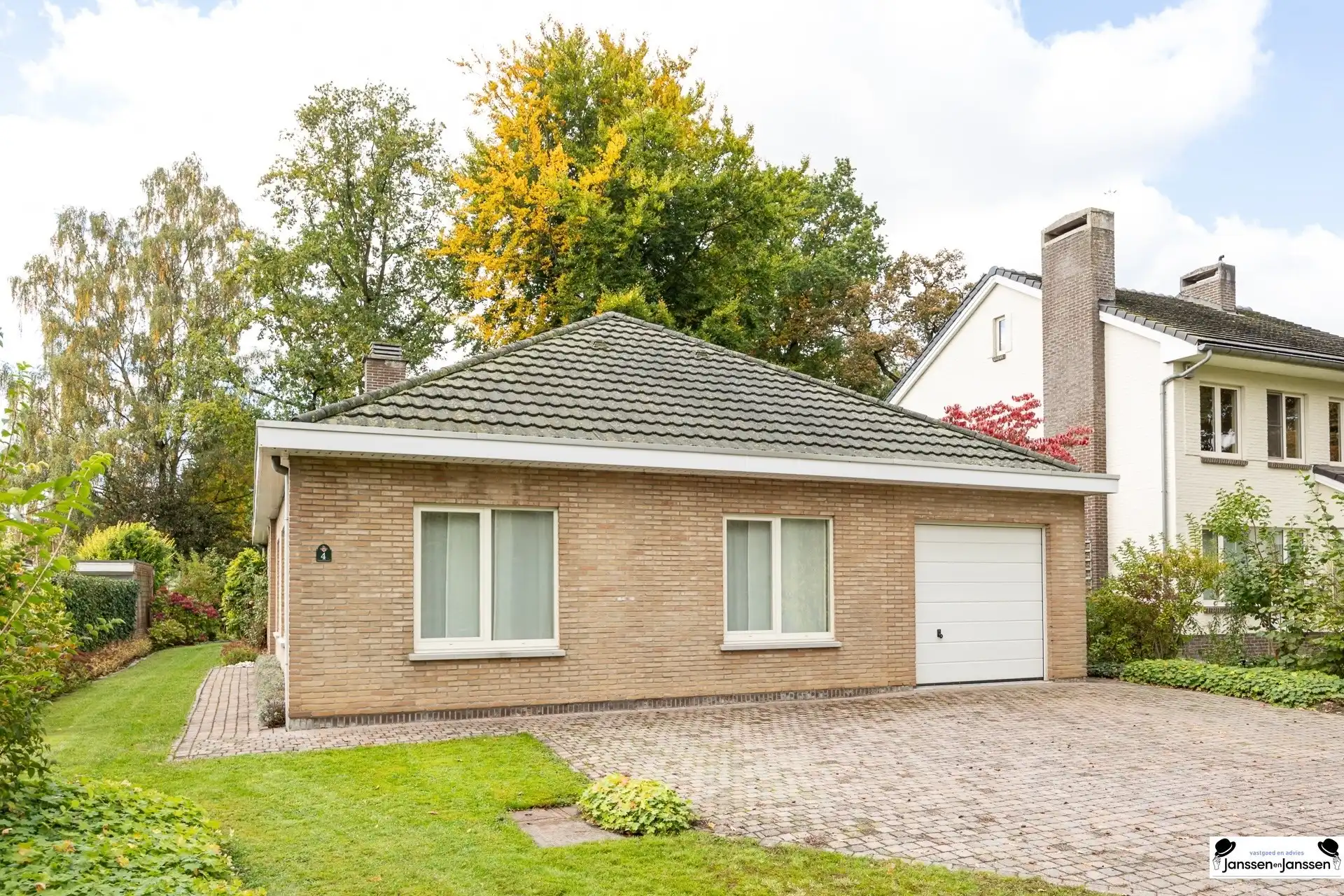 Hoofdfoto van de publicatie: Verrassend ruime villa met ZW-gerichte tuin! 