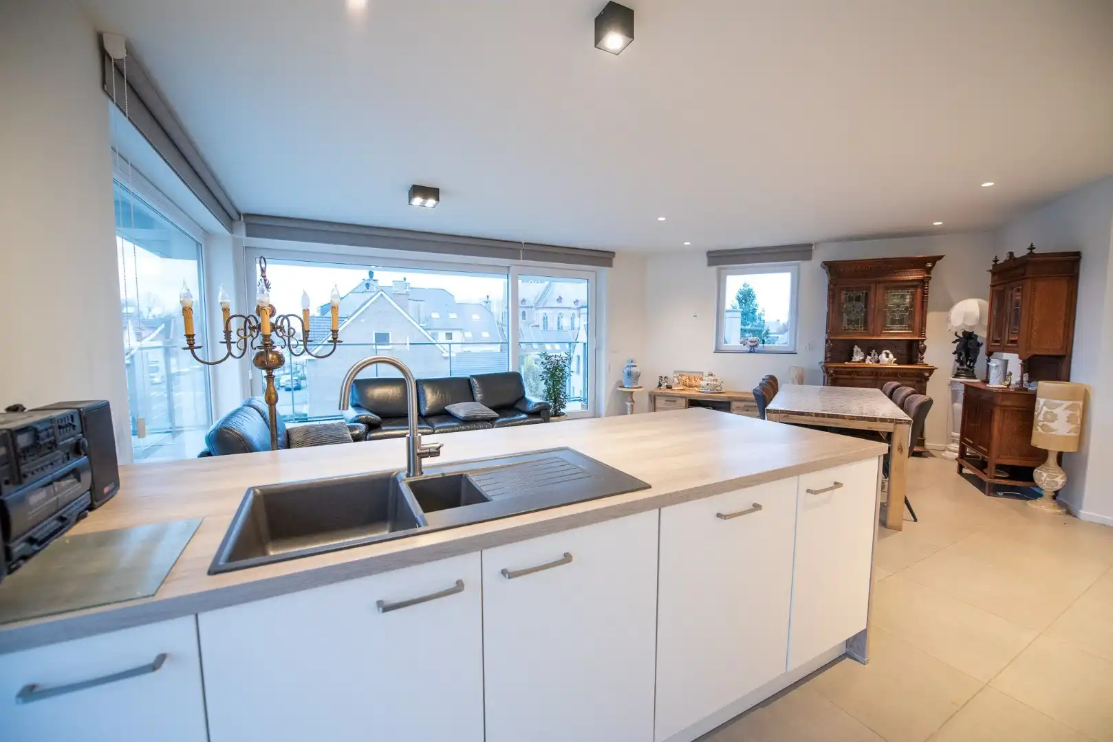 Recent perfect afgewerkt appartement op de 2e verdieping met open zicht! foto 4