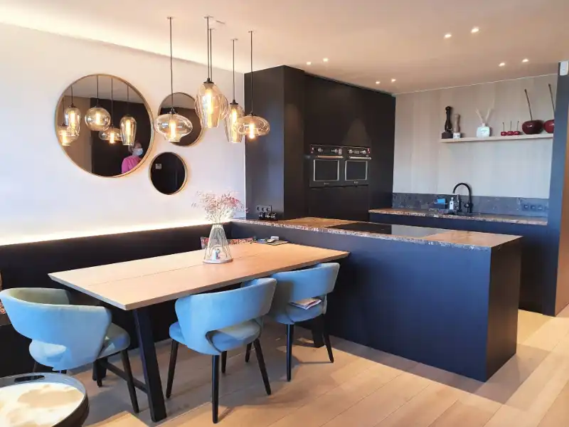 Luxueus gerenoveerd 3-slaapkamer appartement op de Zeedijk van Oostduinkerke te koop foto 3