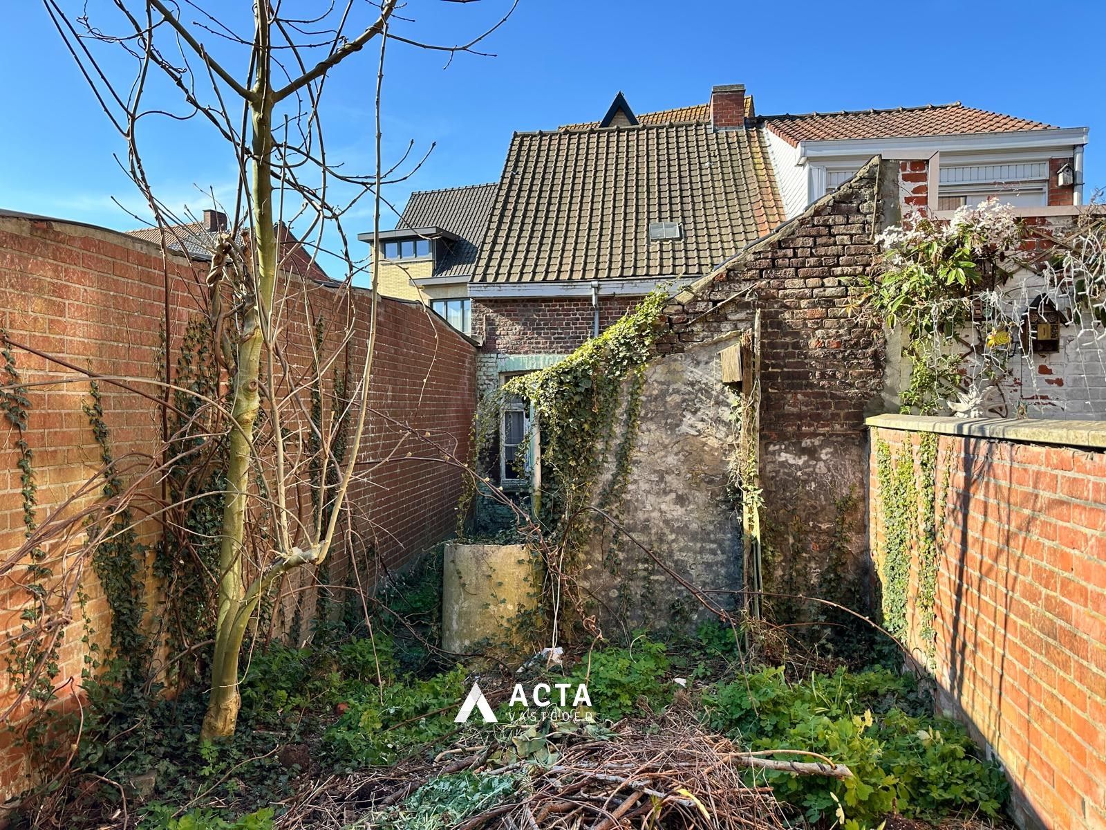 Te renoveren woning met tuin in rustige straat nabij het stadscentrum foto 4