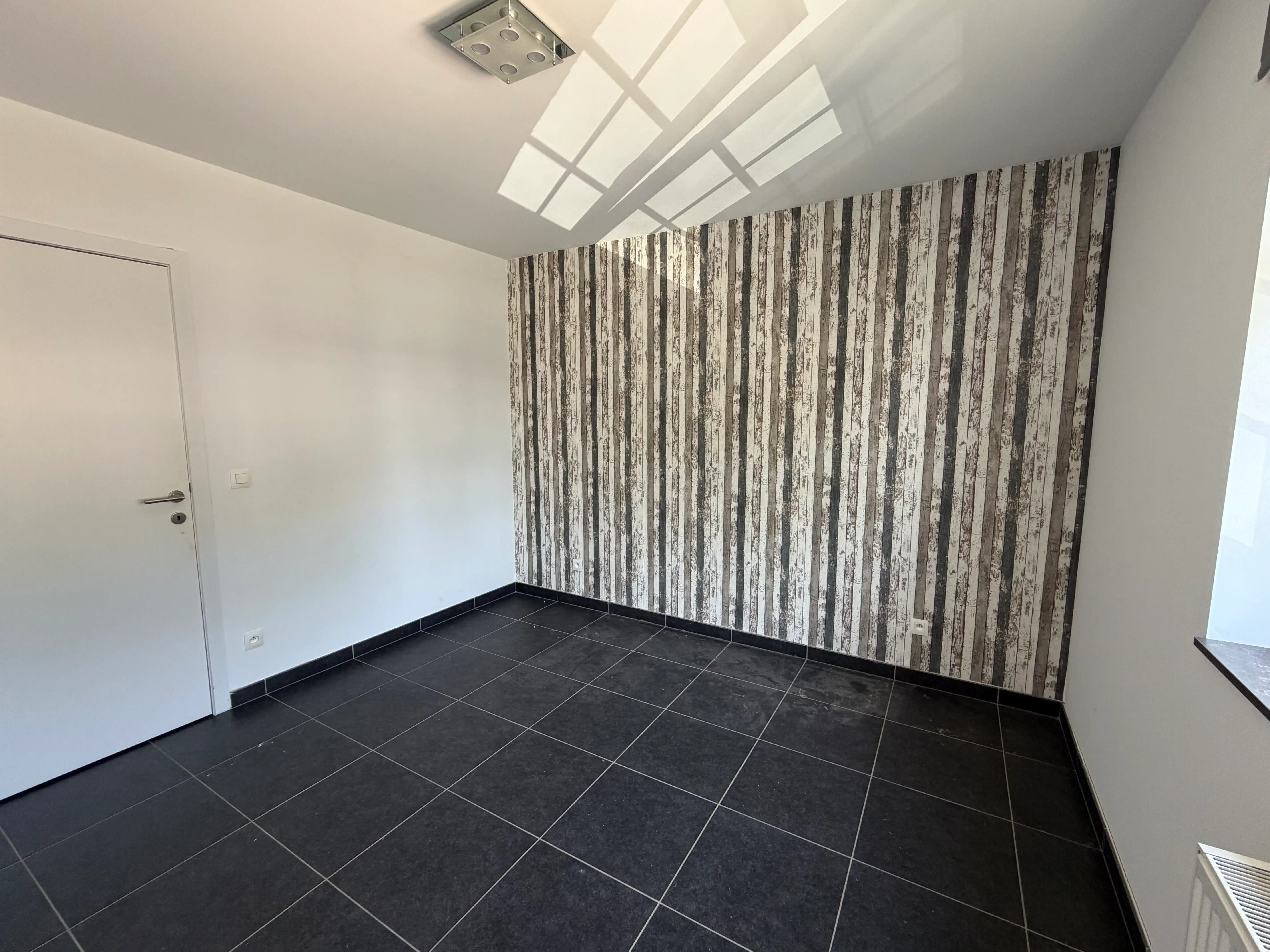 Ruim appartement met vier slpks, terras en autostaanplaats foto 18