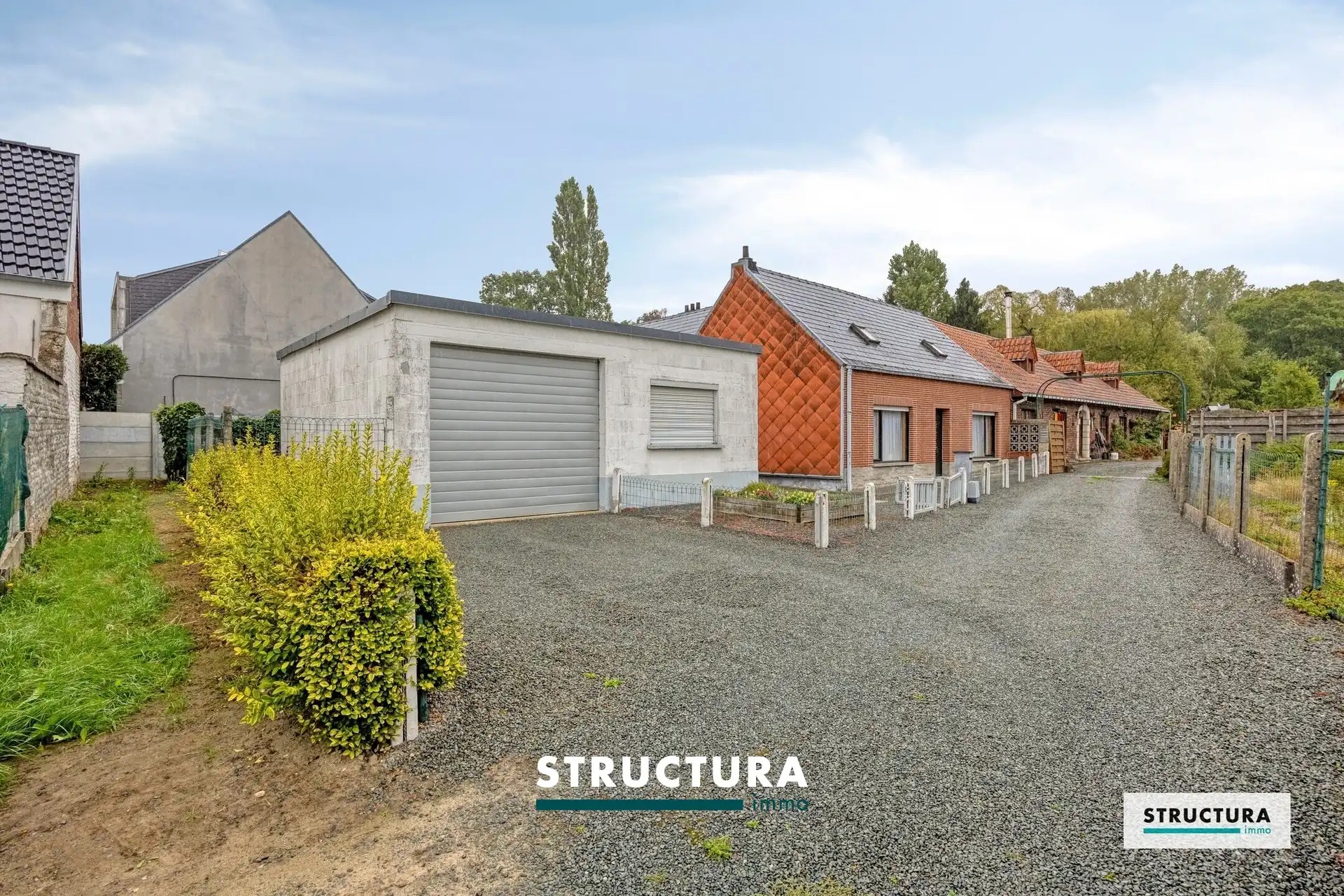 Woning met tuin en garage/atelier, gelgen in alle rust! foto 4