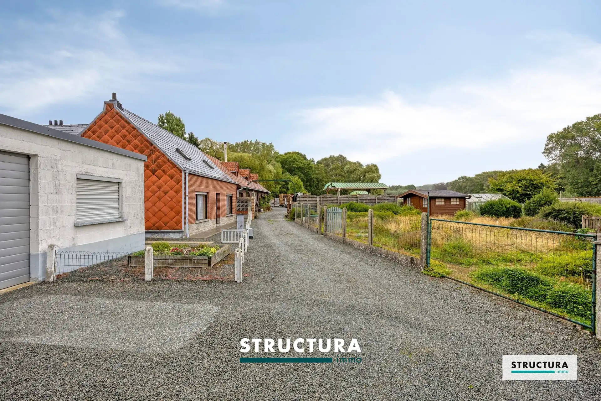 Woning met tuin en garage/atelier, gelgen in alle rust! foto 4