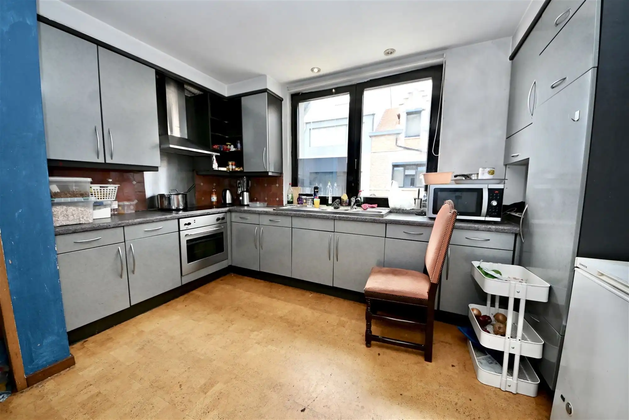 Handelsruimte met duplex appartement en tuin.  foto 14