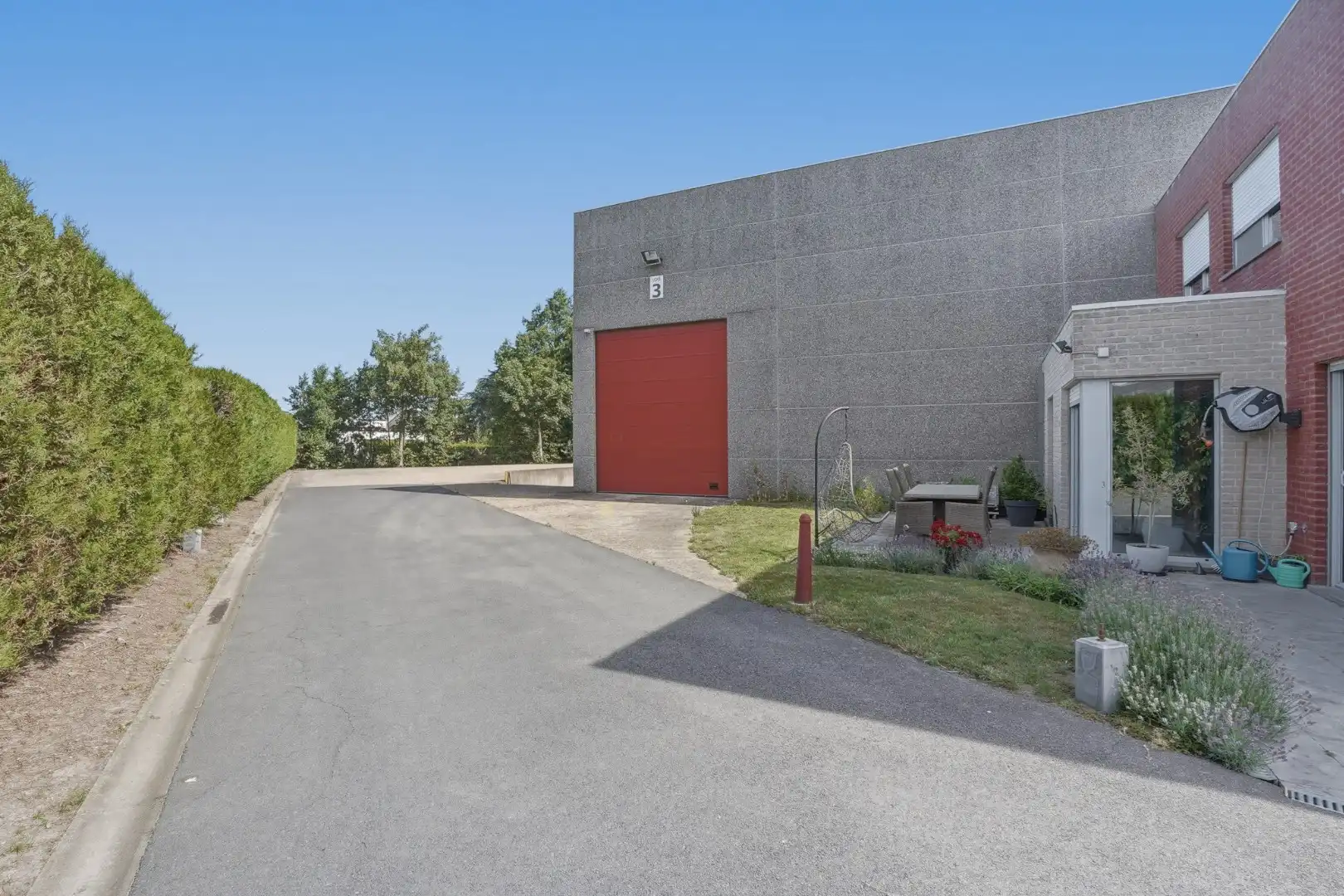 Bedrijfswoning met ruime loods van ca. 1.530 m² in de ambachtelijke zone van Eernegem foto 10