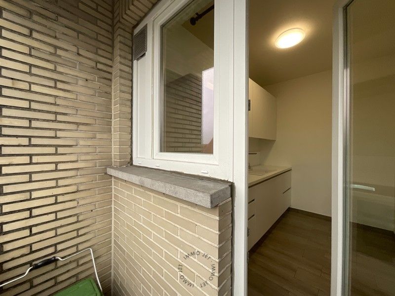 Mooi gerenoveerd appartement met 2 slaapkamers foto 6