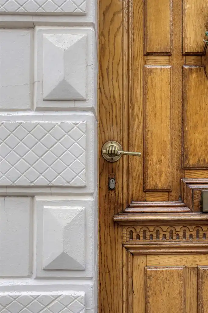 Prachtige karaktervolle stadswoning voorzien van 6 slaapkamers, ruime buitenkoer en vrijstaande garage in het centrum van Maaseik.  foto 37