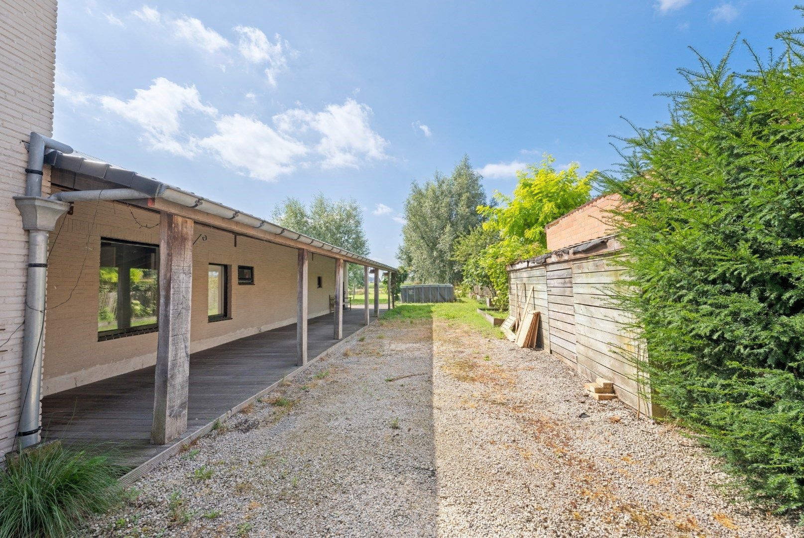 Leuke halfopen woning met grote tuin foto 13