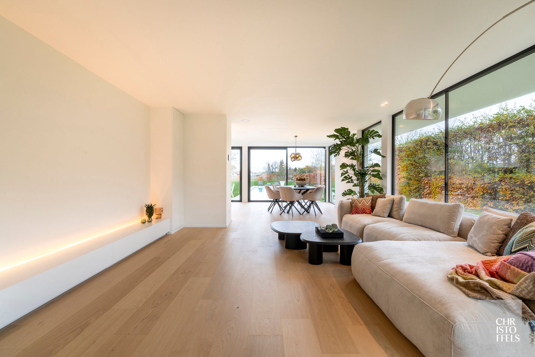High-end gerenoveerde eigentijdse villa op een perceel van 4.379m² te Hasselt! foto 7