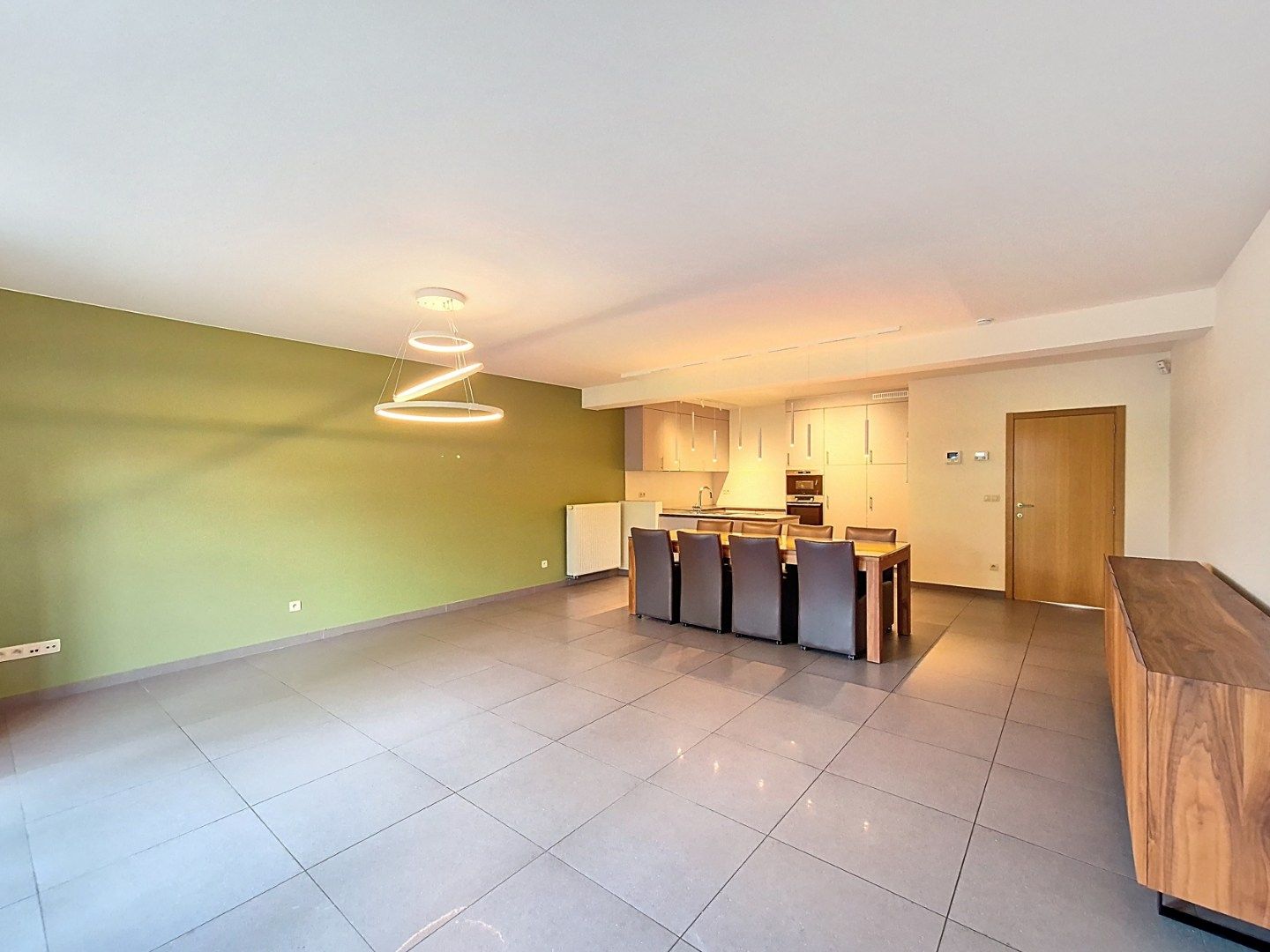 Gelijkvloersappartement met 2 slaapkamers en 2 autostandplaatsen foto 4