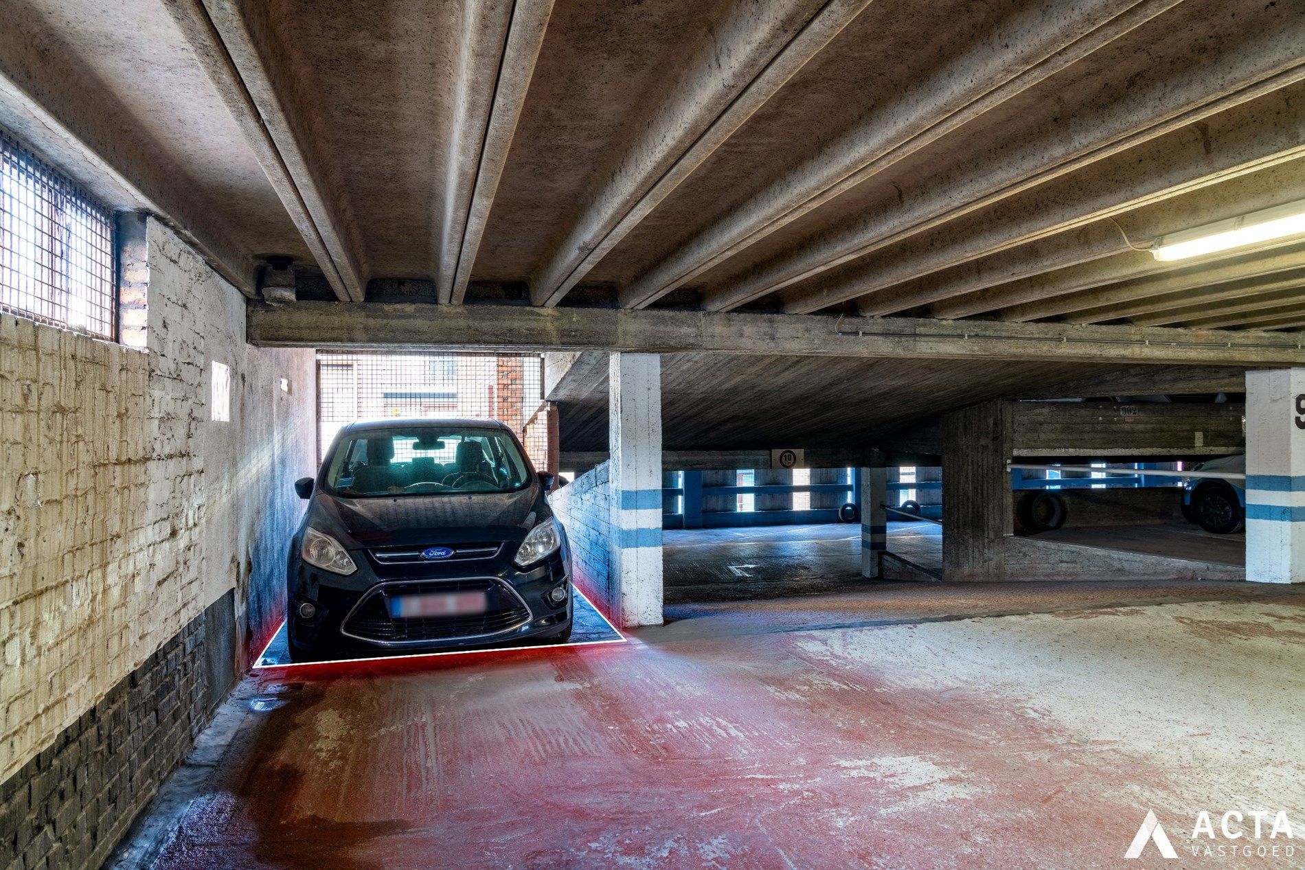 Autostandplaats in het centrum van Oostende foto 1