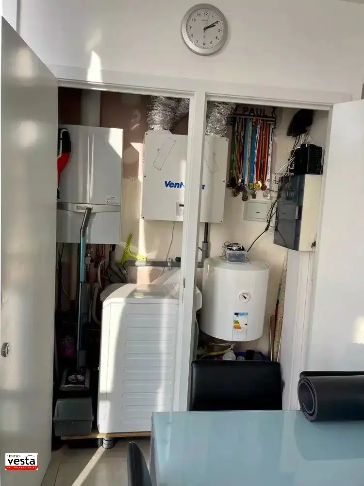 Lichtrijke dakstudio in centrum Sint-Truiden foto 3