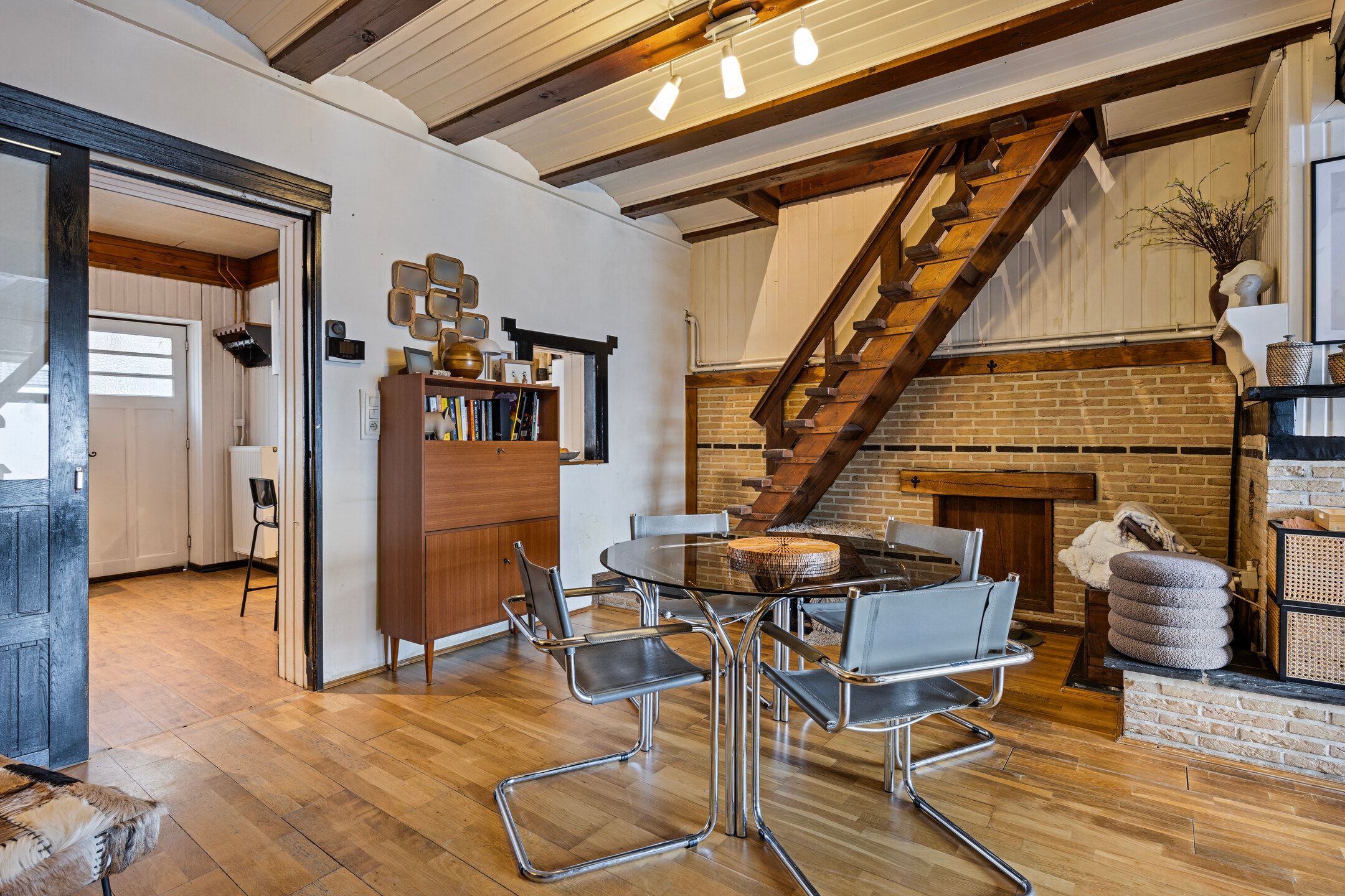 Charmante woning met omheinde tuin en garage foto 4