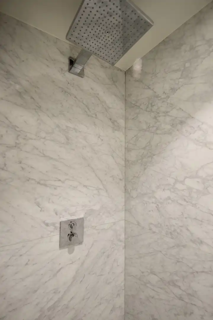 Zonovergoten tuin appartement met groot terras en prachtige tuin gelegen in het exclusieve domein Tennis Gardens. foto 23