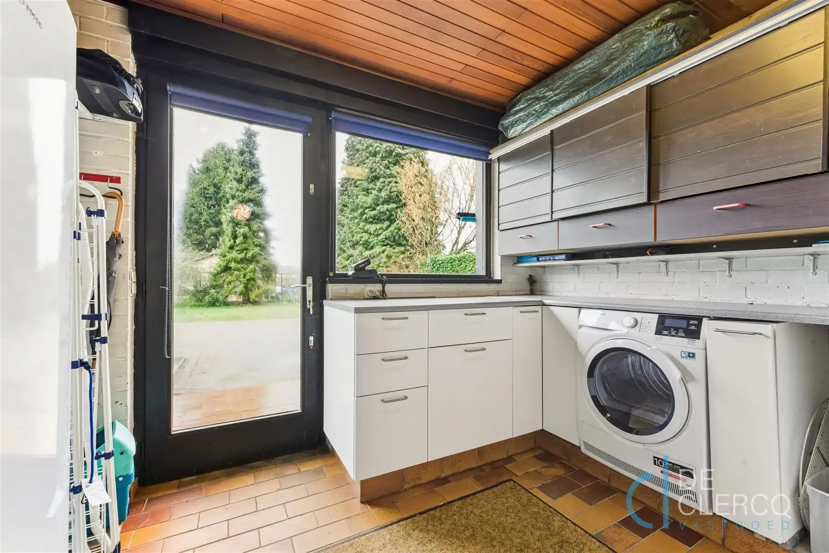 Ruime bungalow met grote tuin te koop in groene omgeving! foto 9