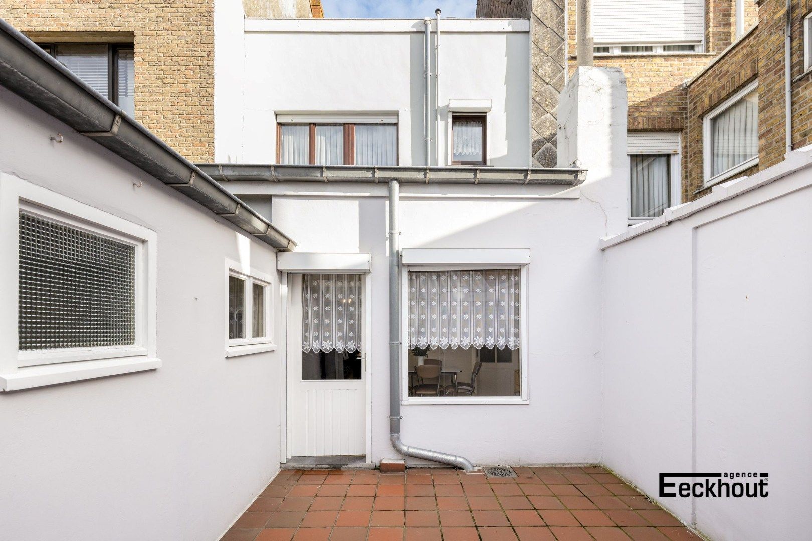 Zeer verzorgde rijwoning op een gunstige ligging te Oostende! foto 23