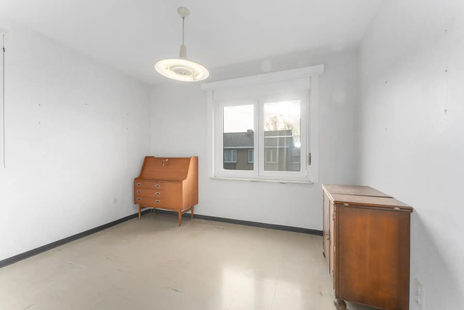 Lichtrijke ruime hoekwoning met 4 slaapkamers, veranda en garage foto 16