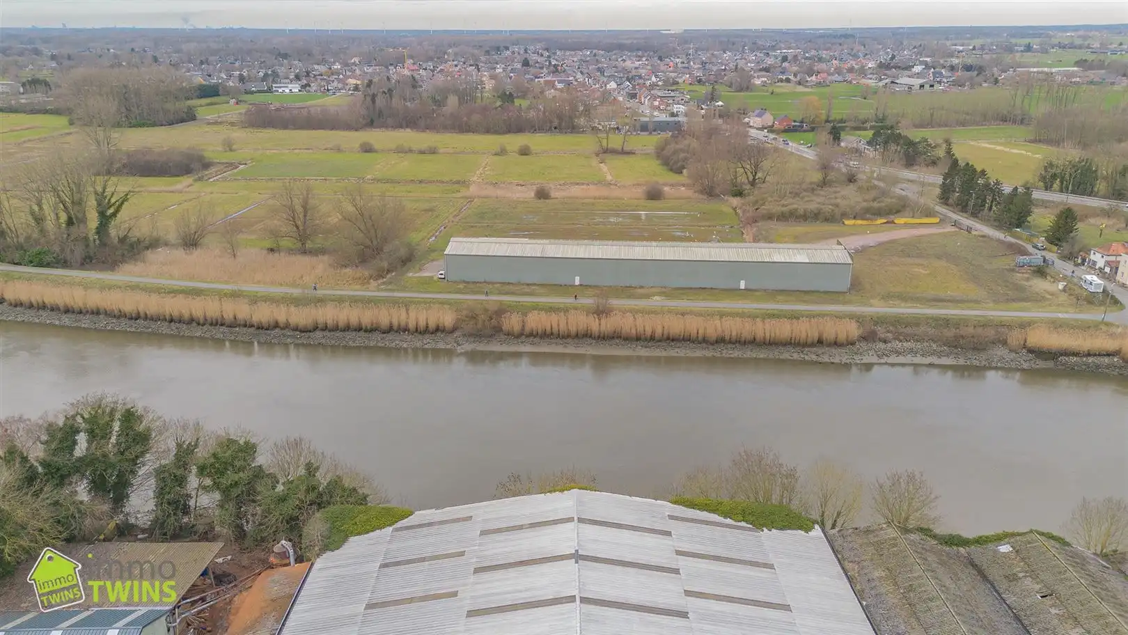 Uitzonderlijk ruim industrieel magazijn van ca. 6.900 m² te huur in Schoonaarde foto 2