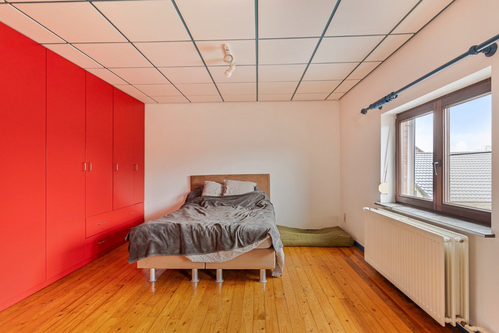 Verrassend ruime woning met knap terras en diepe tuin foto 22