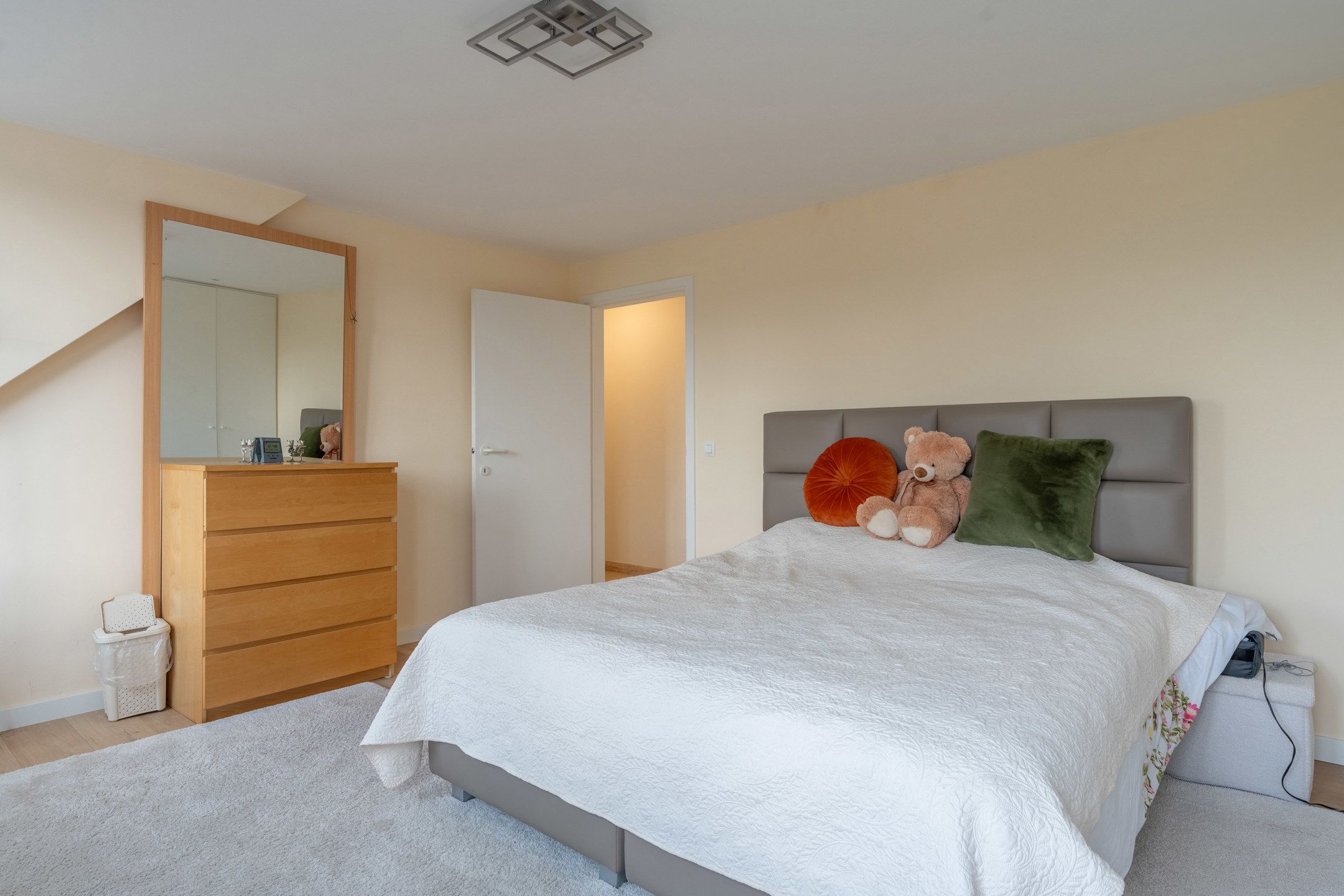 Volledig vernieuwde  woning/kantoor/handelspand met 5 slpks foto 20